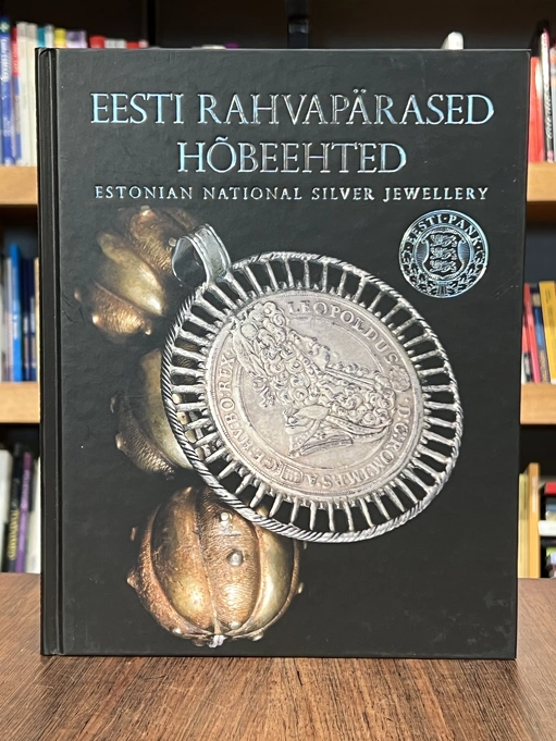 Eesti rahvapärased hõbeehted. Estonian national silver jewellery